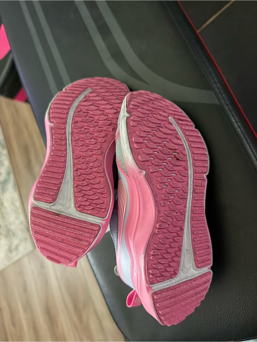 Girls Nike shoes - Picture 4 of 6